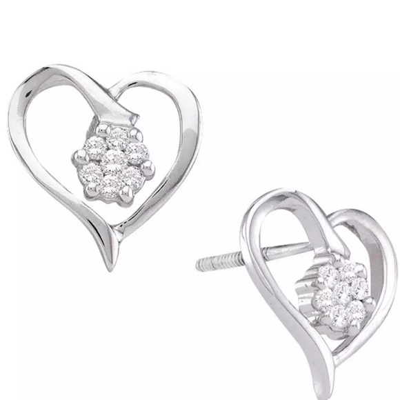 10kt Womens Diamond Cluster Heart Earrings 1/6 CTW - Picture 1 of 1